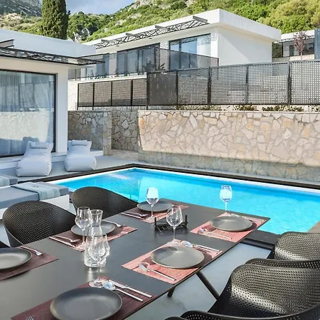 Villa Modern Minimalist Helias