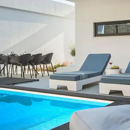 Villa Modern Minimalist Helias